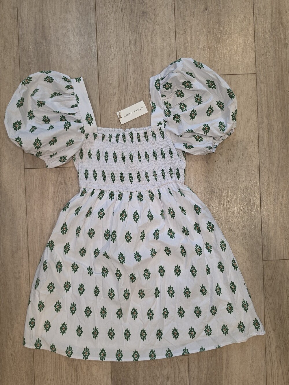 Moon River M White Green Floral Smocked Puff Sleeve Mini Dress